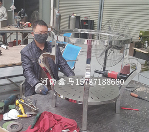 車間制作不銹鋼工藝品花架.jpg 車間制作不銹鋼工藝品花架.jpg