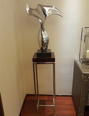 酒店房間精美不銹鋼臺(tái)飾.jpg 酒店房間精美不銹鋼臺(tái)飾.jpg