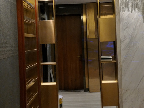 酒店房間門(mén)口不銹鋼隔斷.jpg 酒店房間門(mén)口不銹鋼隔斷.jpg