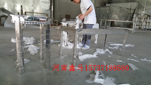 金玉滿堂珠寶展柜制作加工現(xiàn)場.jpg 金玉滿堂珠寶展柜制作加工現(xiàn)場.jpg