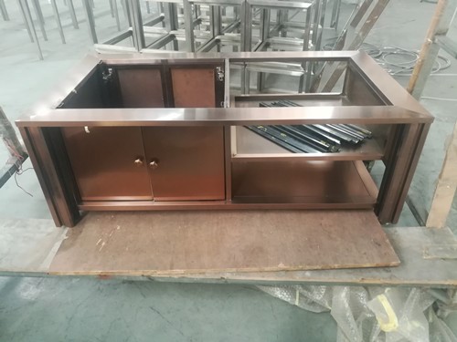 鄭州市河南鑫馬不銹鋼制品有限公司制作玫瑰金不銹鋼茶幾現(xiàn)場(chǎng)